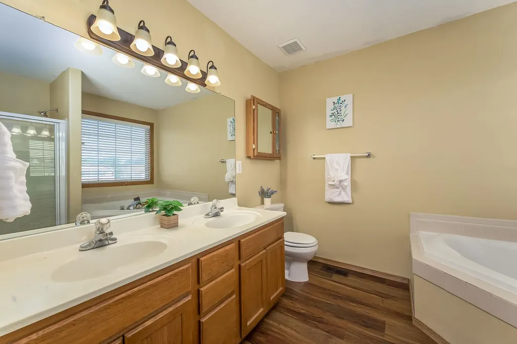2438 S Cypress Street Wichita KS 67210-2450