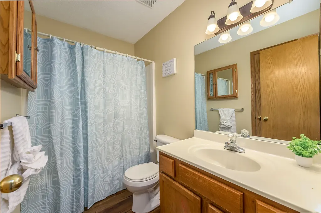 2438 S Cypress Street Wichita KS 67210-2450