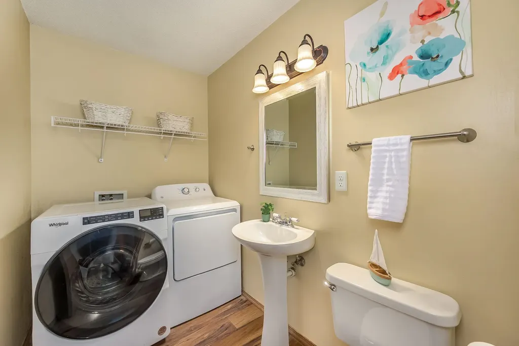 2438 S Cypress Street Wichita KS 67210-2450