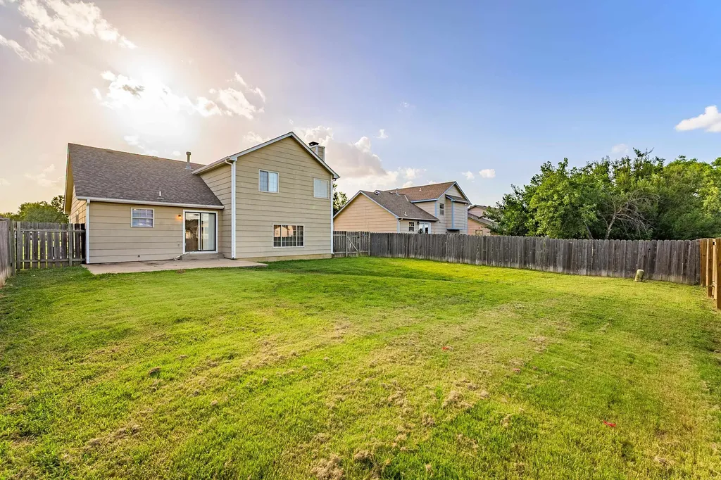 2438 S Cypress Street Wichita KS 67210-2450