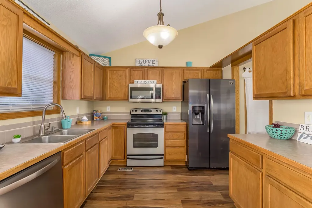 2438 S Cypress Street Wichita KS 67210-2450