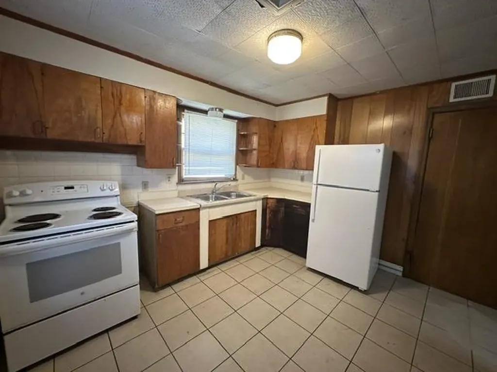611 N Harding Wichita KS 67208