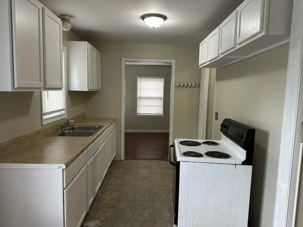 1635 N Bluff Wichita KS 67208