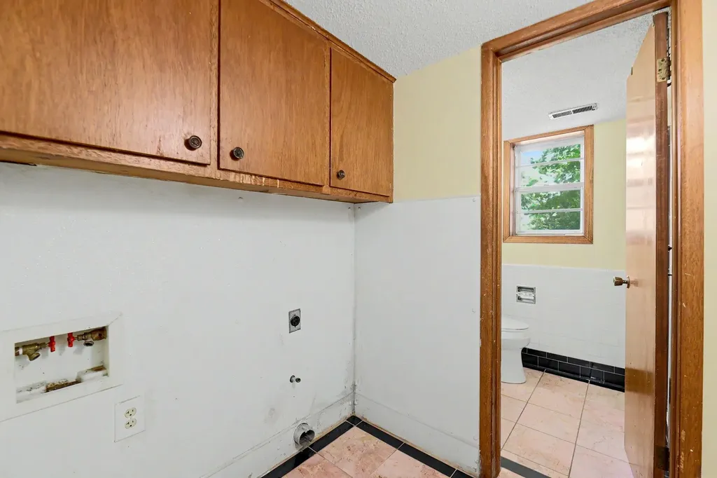 1950 N Charlotte Wichita KS 67208