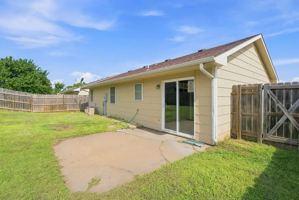 5819 E Pembrook Wichita KS 67220