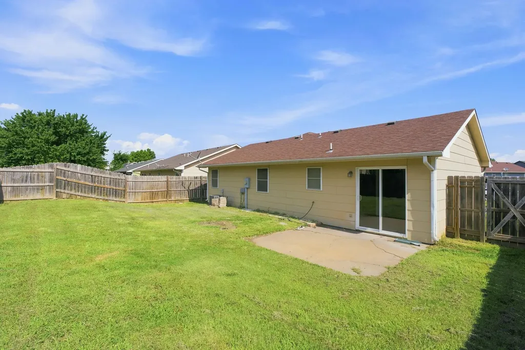 5819 E Pembrook Wichita KS 67220