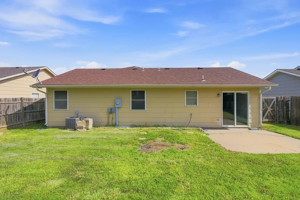 5819 E Pembrook Wichita KS 67220