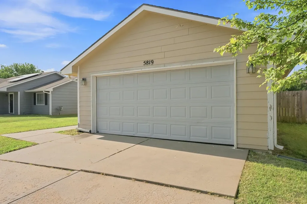 5819 E Pembrook Wichita KS 67220