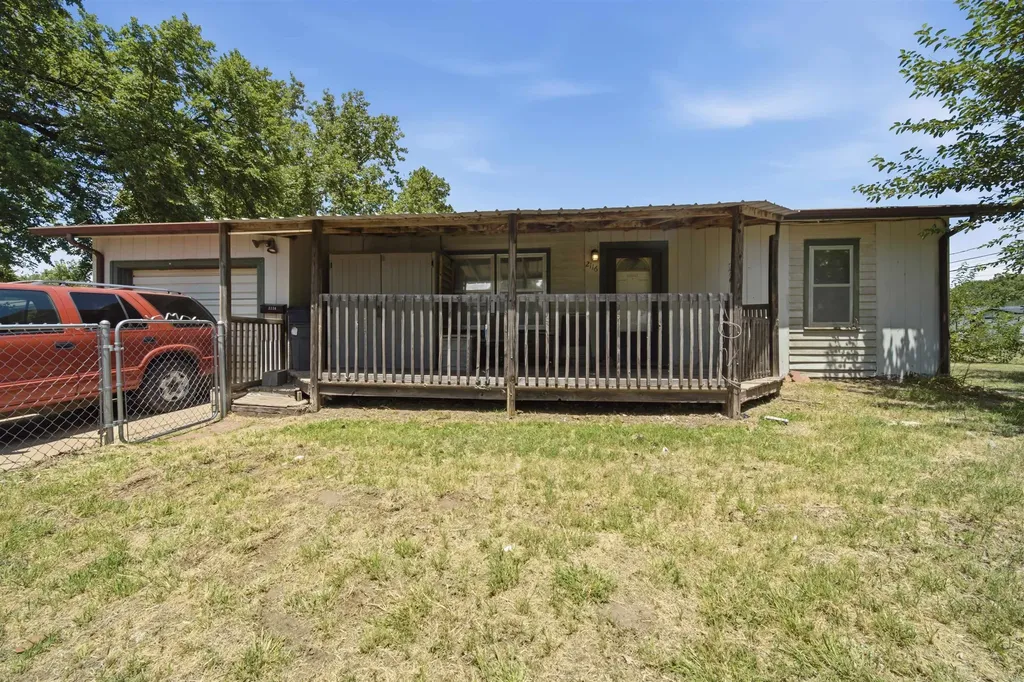 2116 W 35th Wichita KS 67217