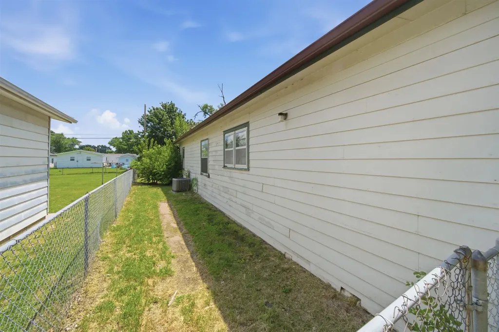 2116 W 35th Wichita KS 67217