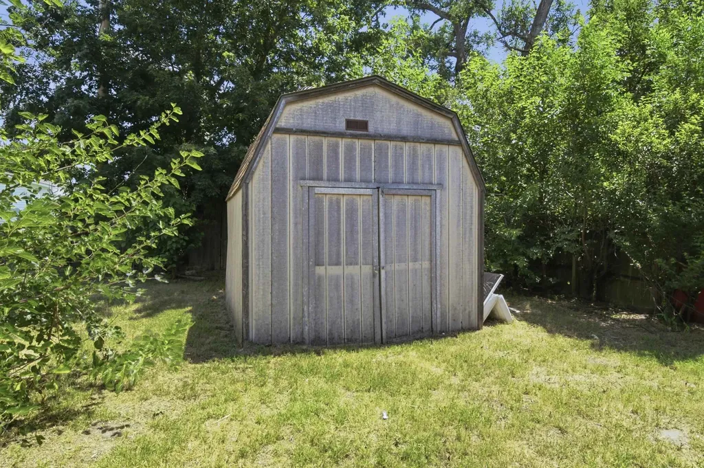 2116 W 35th Wichita KS 67217
