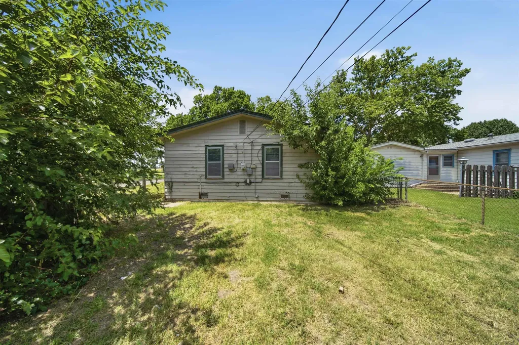 2116 W 35th Wichita KS 67217