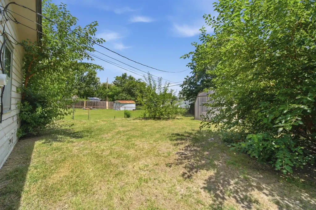 2116 W 35th Wichita KS 67217