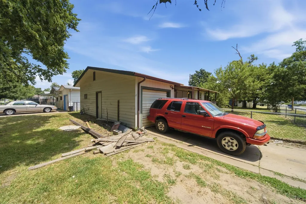 2116 W 35th Wichita KS 67217