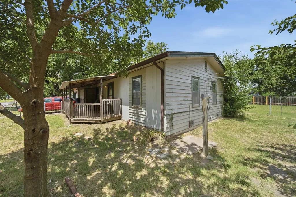 2116 W 35th Wichita KS 67217
