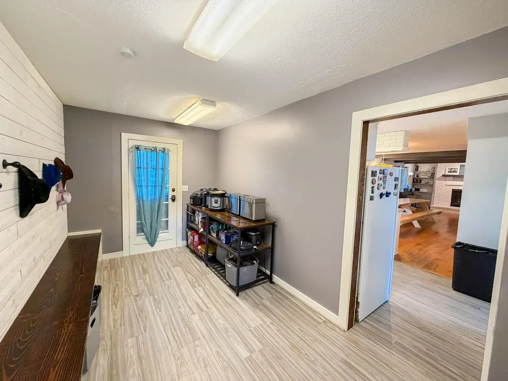 4 Hickory Newton KS 67114