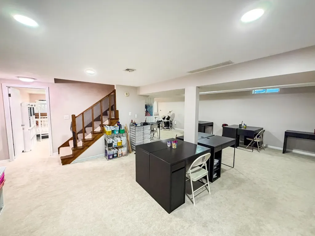 4 Hickory Newton KS 67114