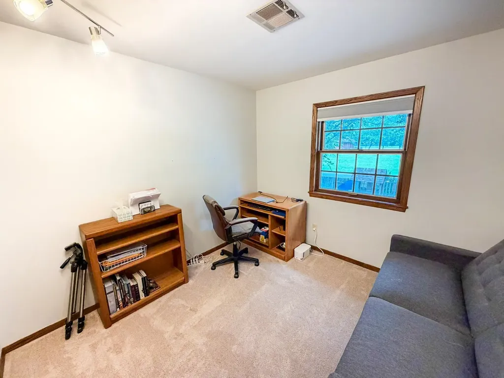 4 Hickory Newton KS 67114