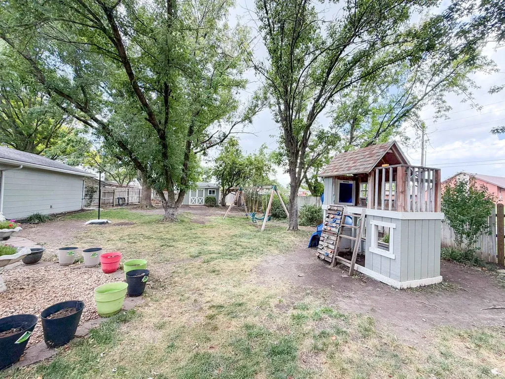 4 Hickory Newton KS 67114