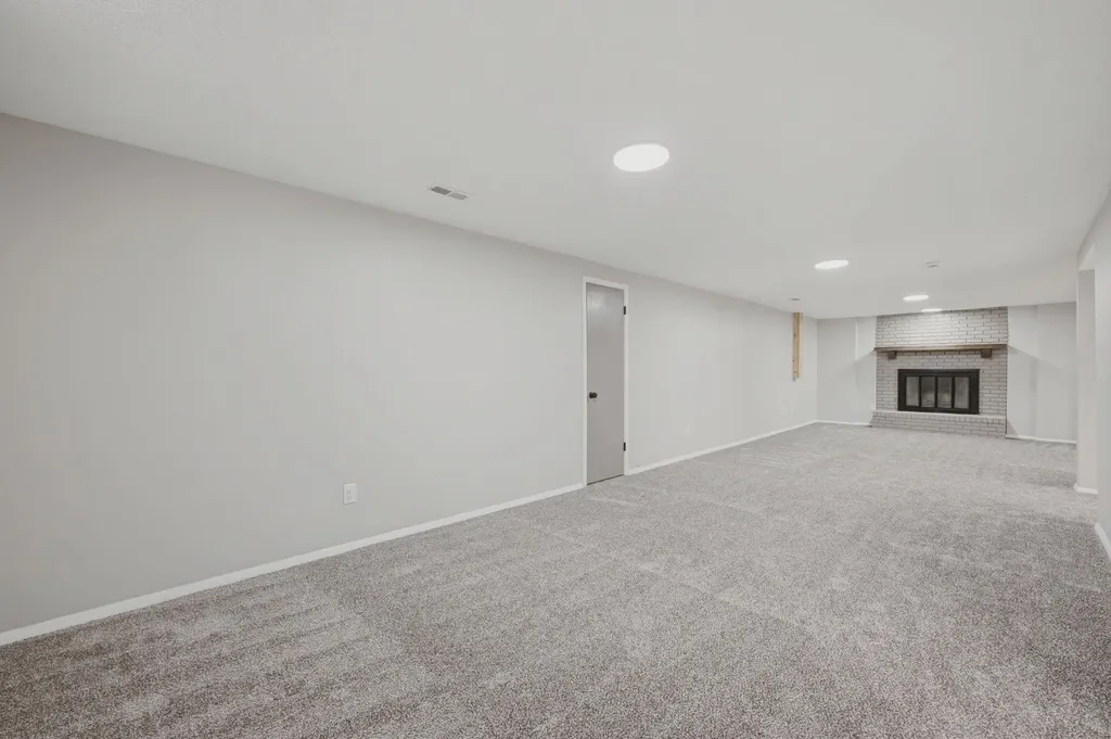 1102 N West Street Rose Hill KS 67133-9332