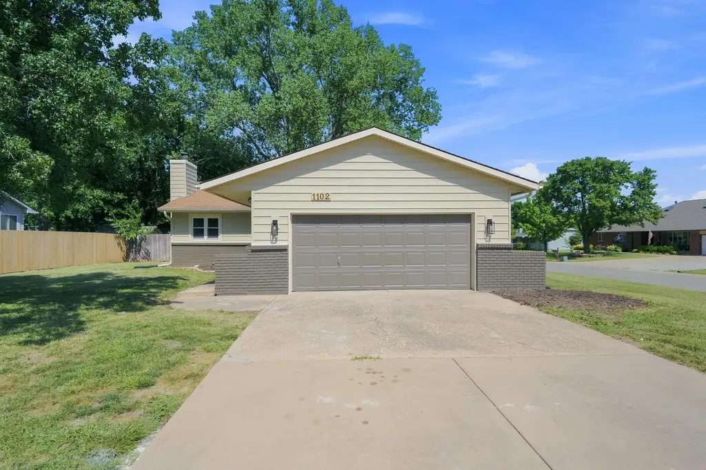 1102 N West Street Rose Hill KS 67133-9332
