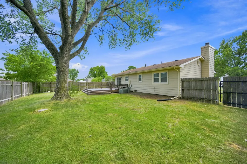 1102 N West Street Rose Hill KS 67133-9332