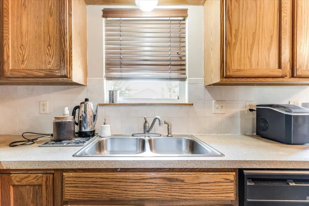 512 W Wayne Wichita KS 67217