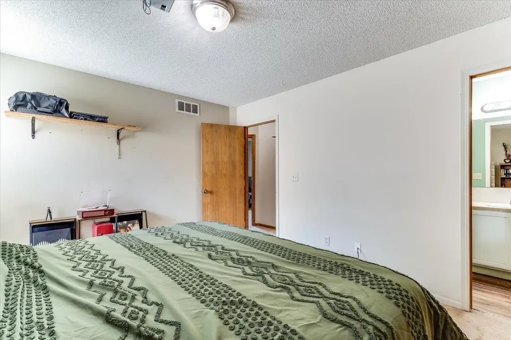 512 W Wayne Wichita KS 67217