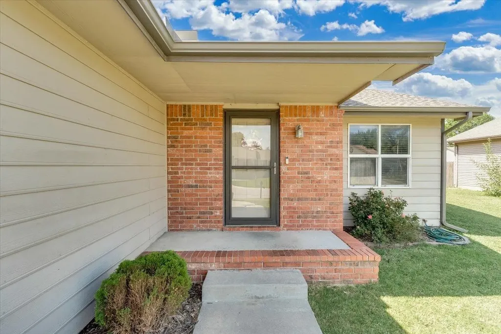 512 W Wayne Wichita KS 67217