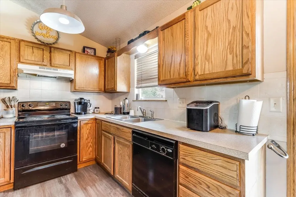 512 W Wayne Wichita KS 67217
