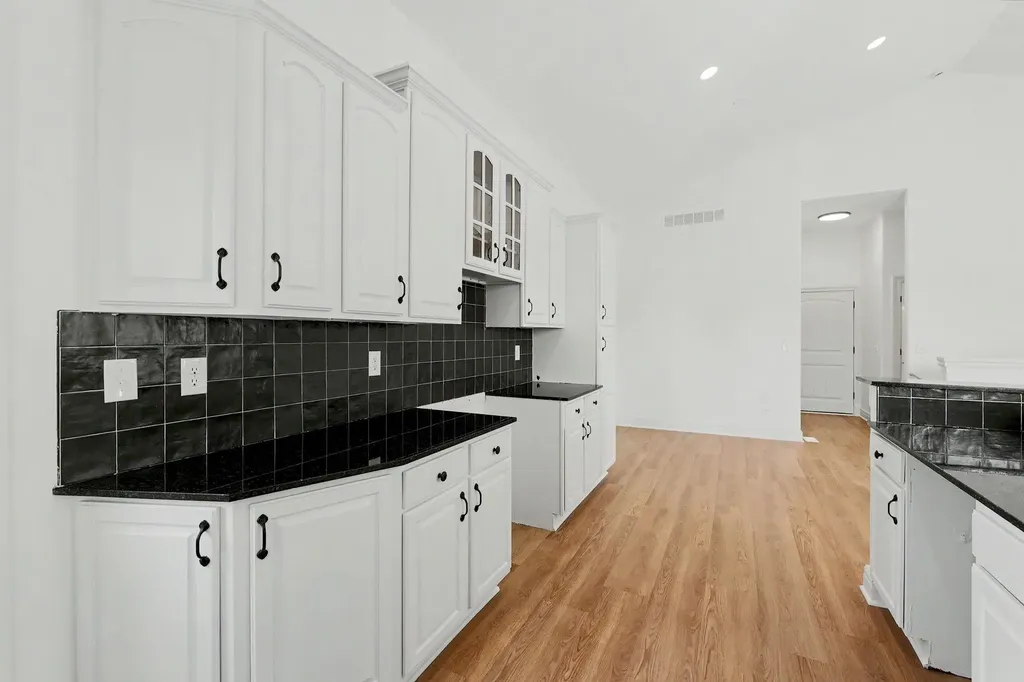 5123 N Hampton Wichita KS 67226
