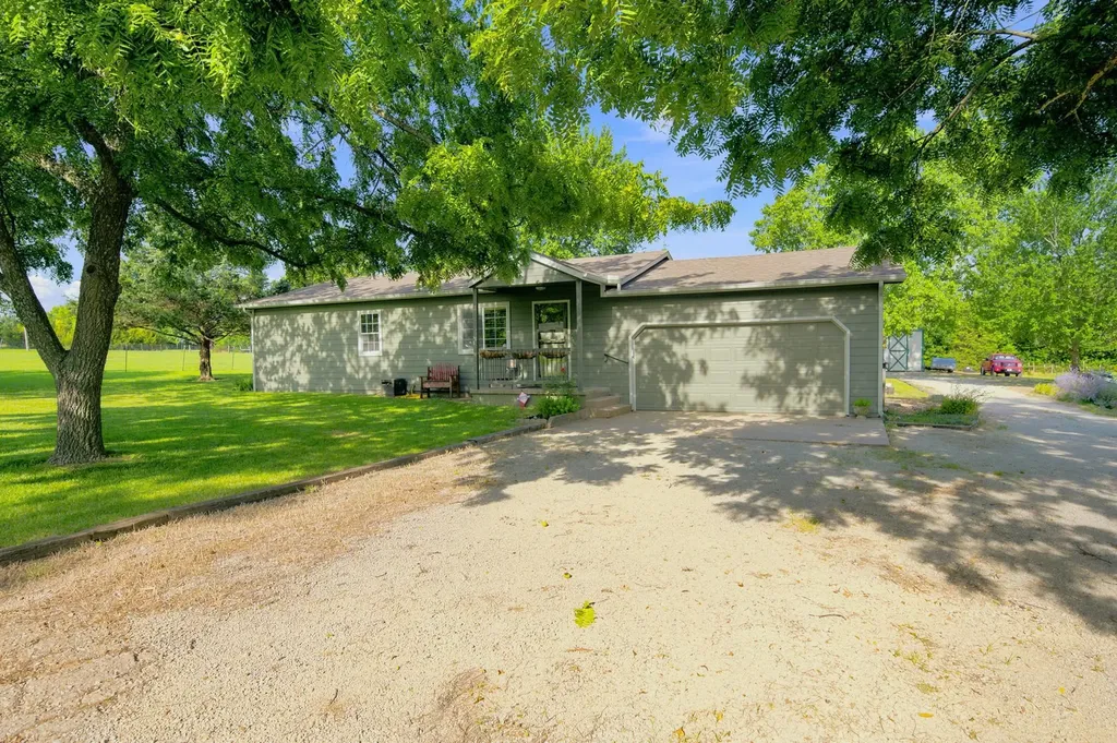 9565 SW Mcadoo Road Augusta KS 67010