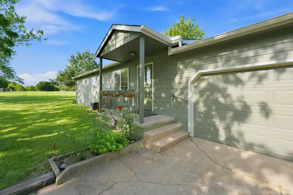 9565 SW Mcadoo Road Augusta KS 67010