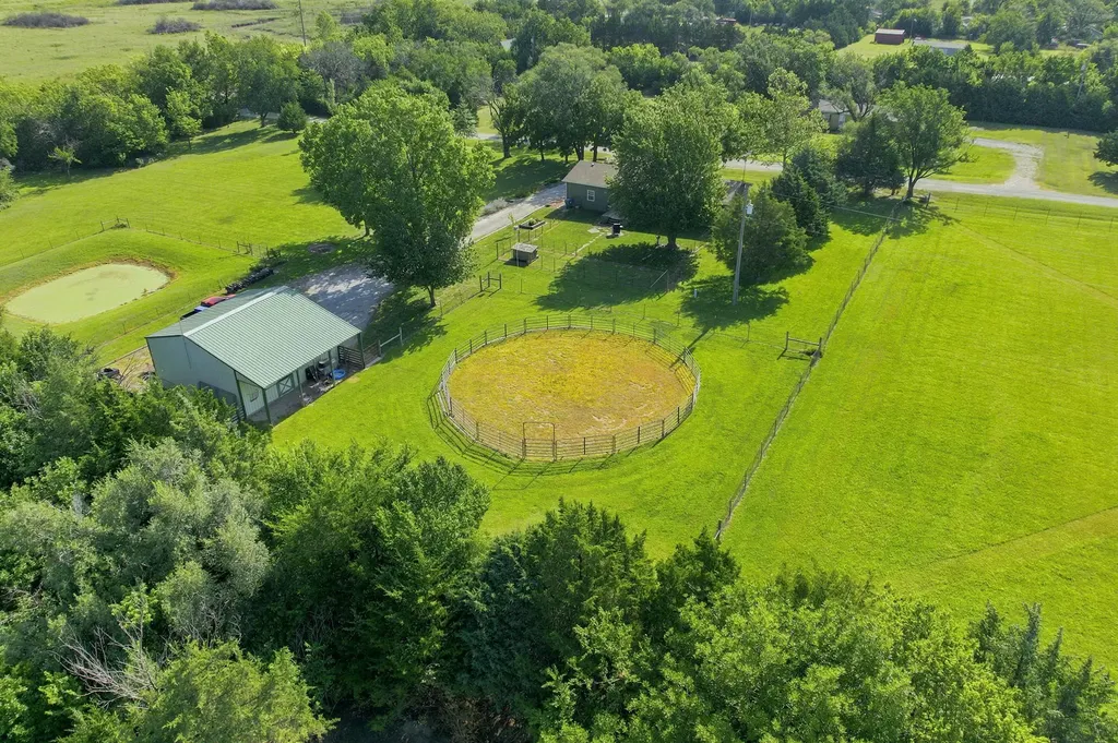 9565 SW Mcadoo Road Augusta KS 67010