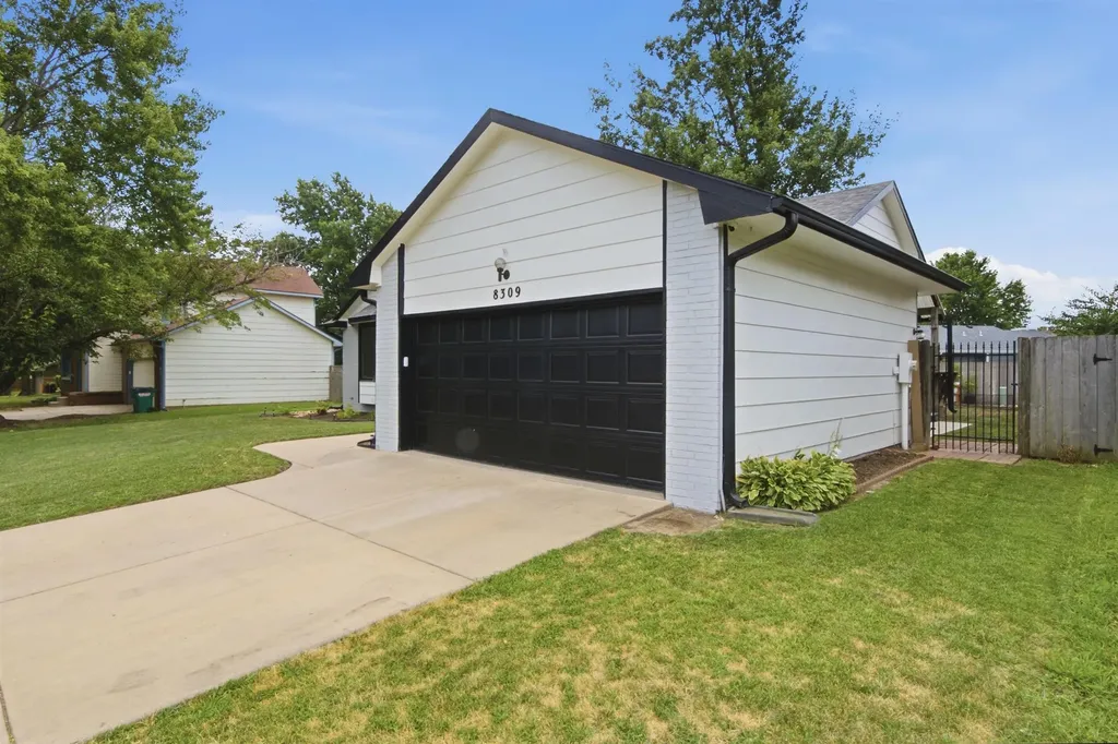 8309 W 17th Wichita KS 67212