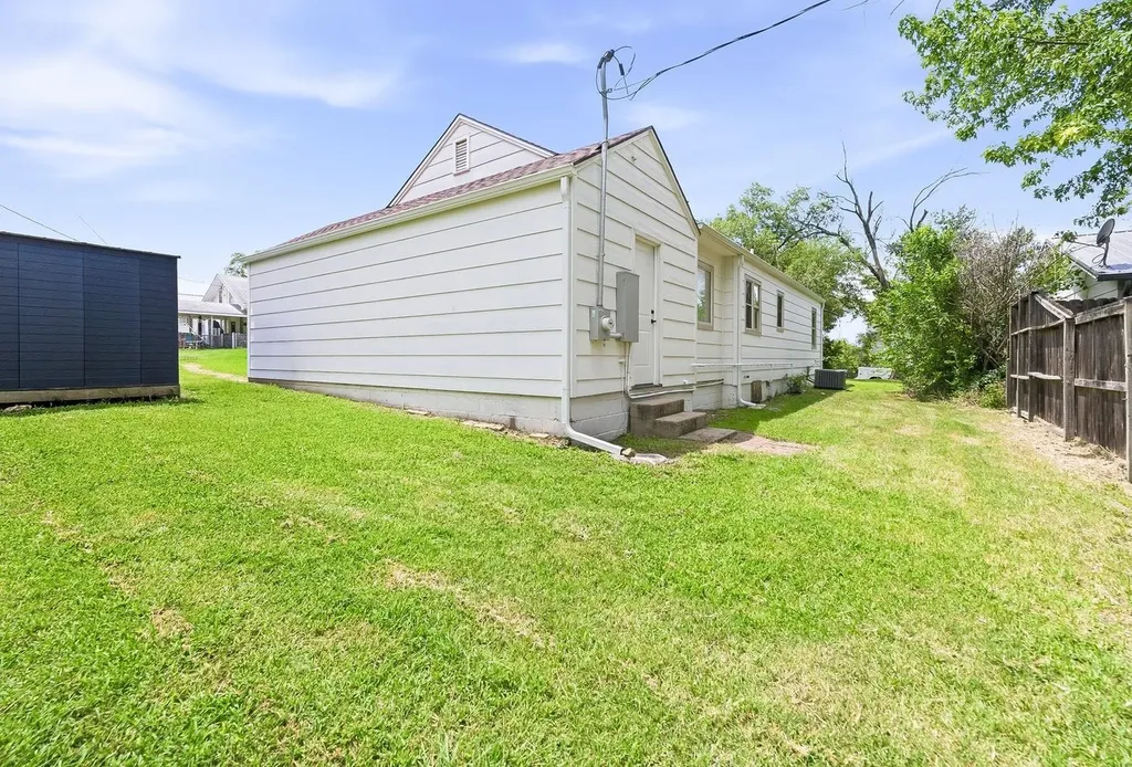 1206 N Bobbie Augusta KS 67010