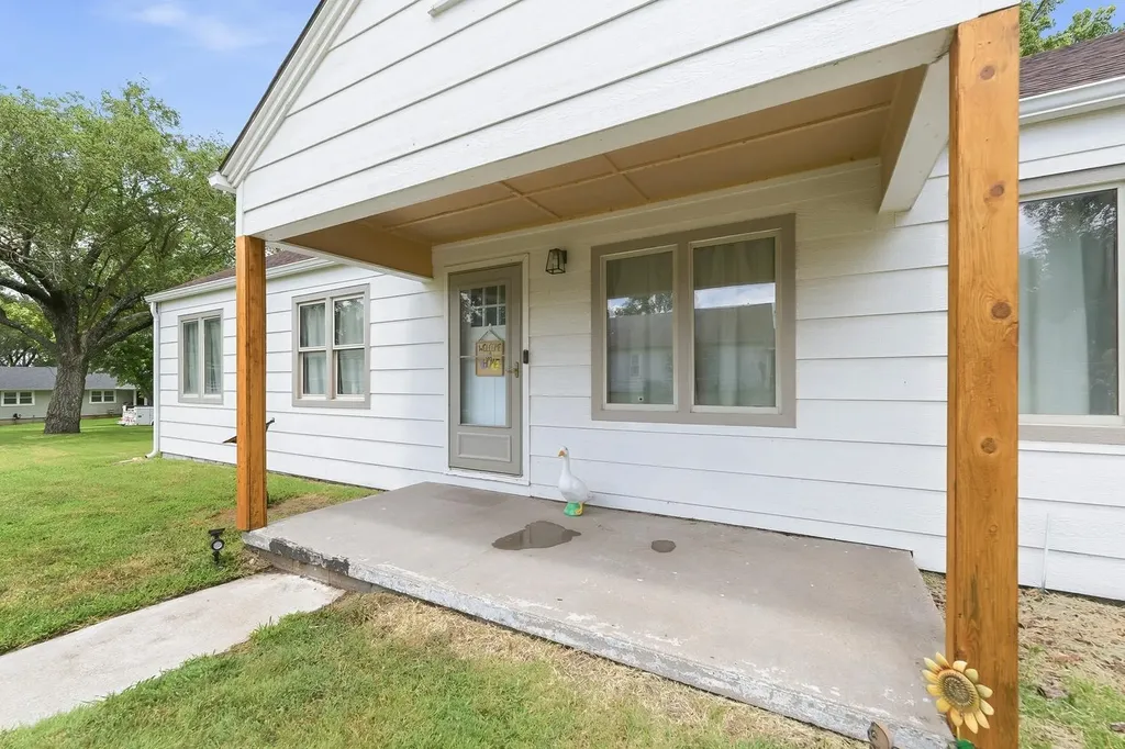 1206 N Bobbie Augusta KS 67010