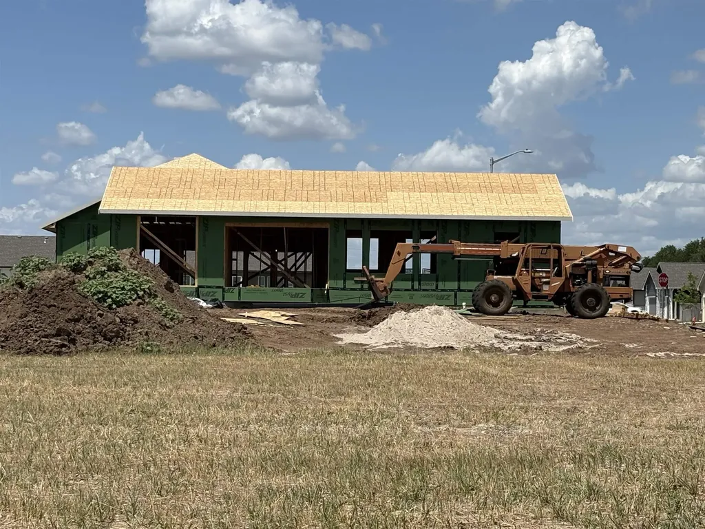 225 E Hanscom Street Derby KS 67037