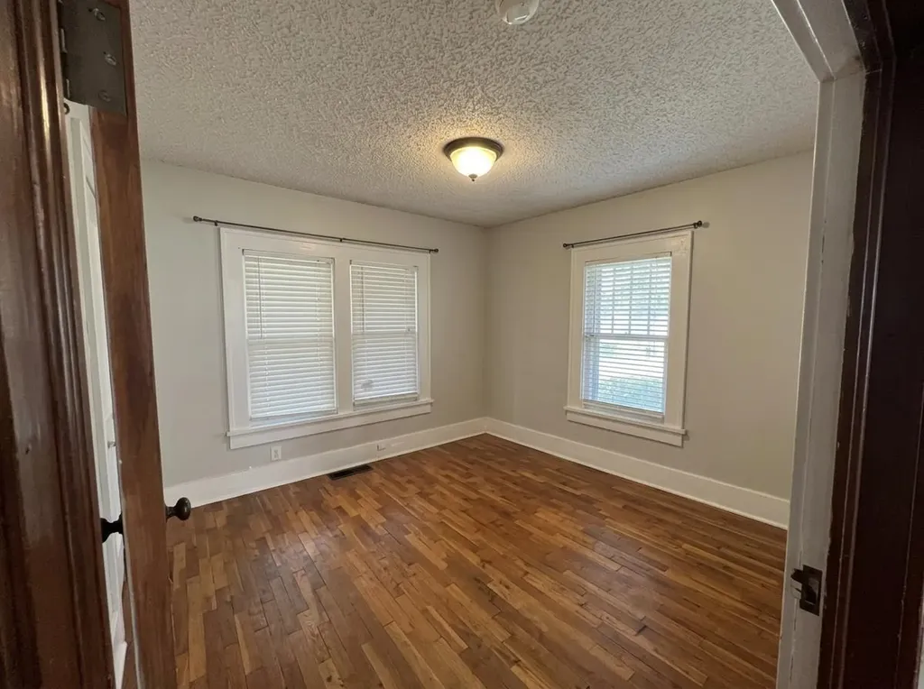 633 S Poplar Wichita KS 67211