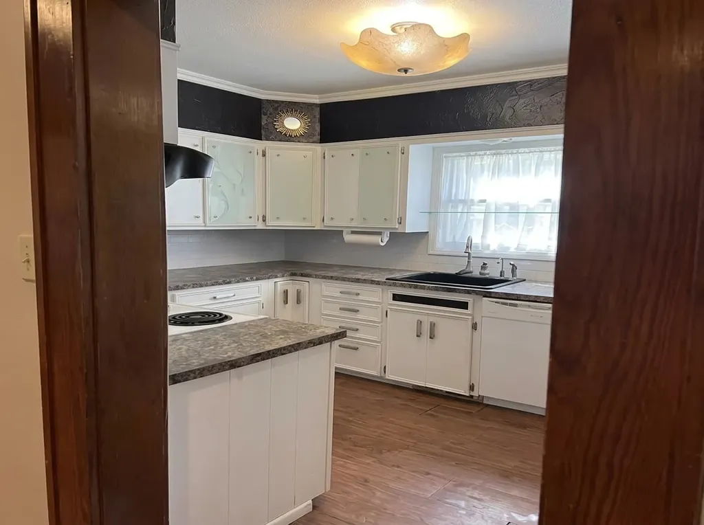 633 S Poplar Wichita KS 67211