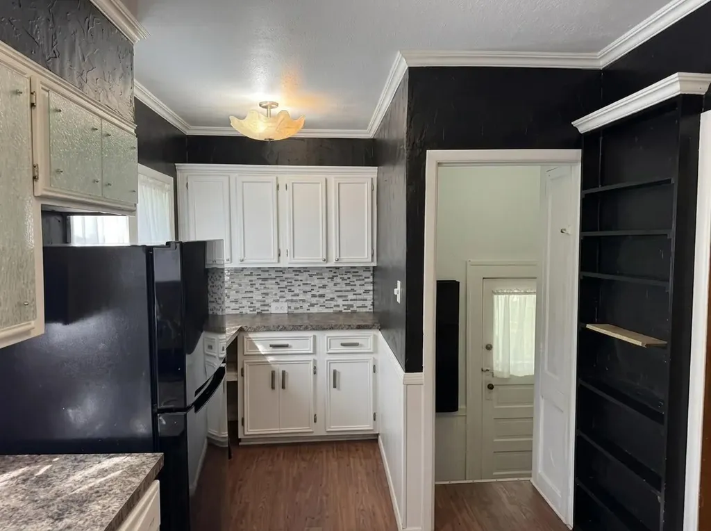 633 S Poplar Wichita KS 67211