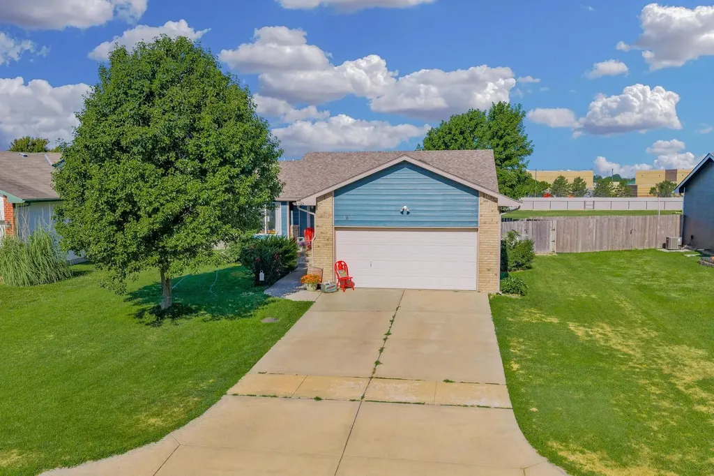 1815 N Country Walk Mulvane KS 67110