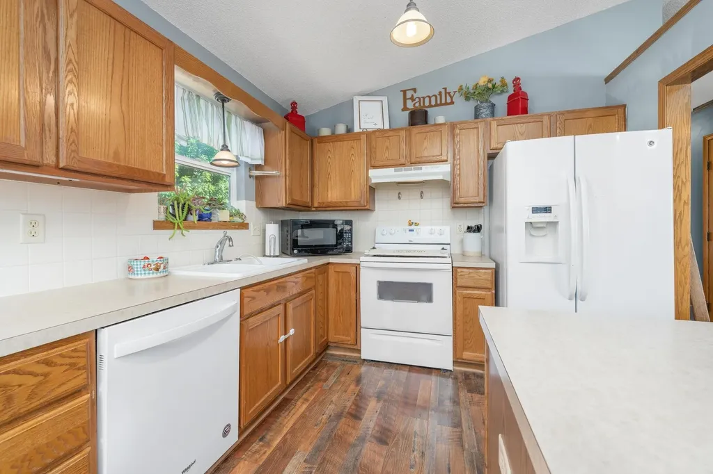 1815 N Country Walk Mulvane KS 67110
