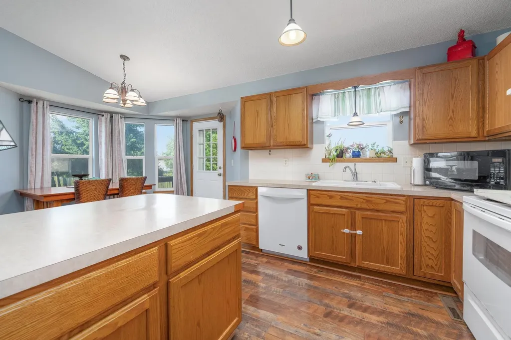 1815 N Country Walk Mulvane KS 67110