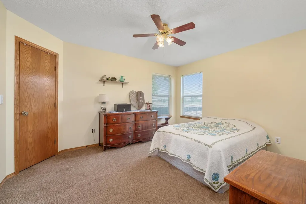 1815 N Country Walk Mulvane KS 67110