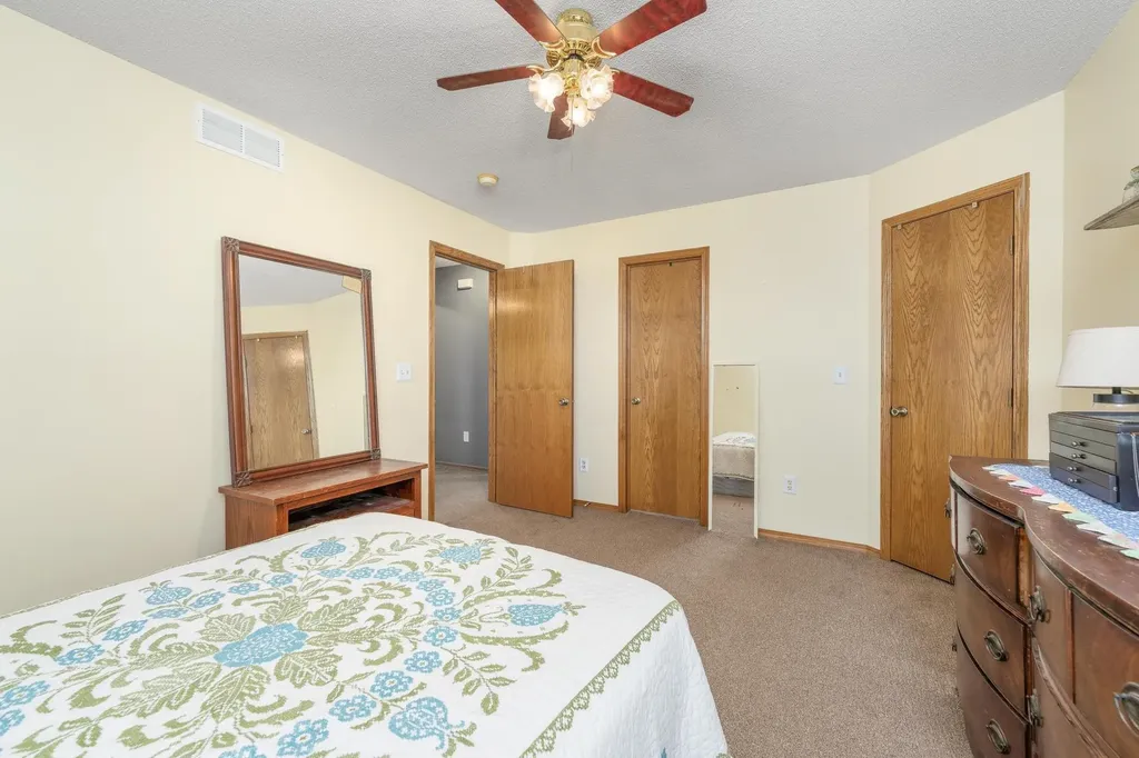 1815 N Country Walk Mulvane KS 67110