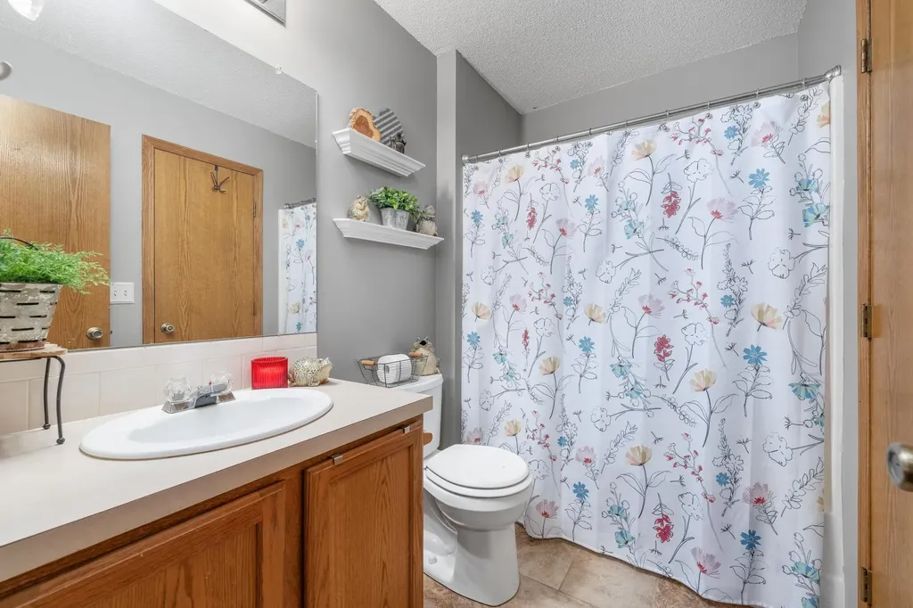 1815 N Country Walk Mulvane KS 67110