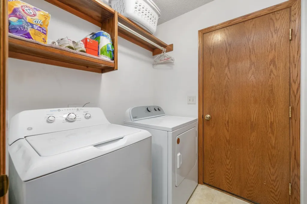 1815 N Country Walk Mulvane KS 67110