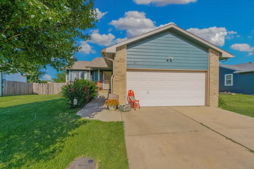 1815 N Country Walk Mulvane KS 67110