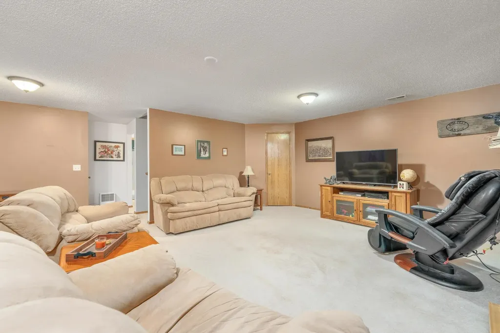 1815 N Country Walk Mulvane KS 67110